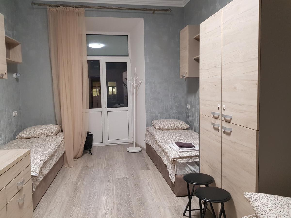 Hostel "Гном & Gnome" Leopoli Esterno foto